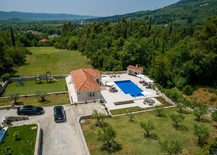 Villa Ivic *