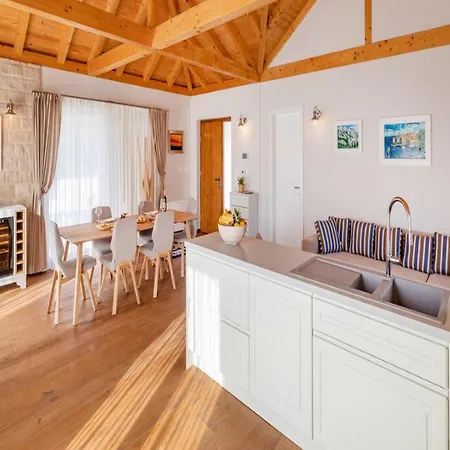 Doline Villa *
