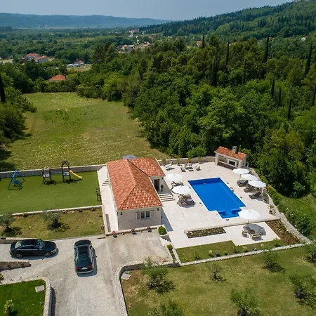 Ivic Villa Gruda