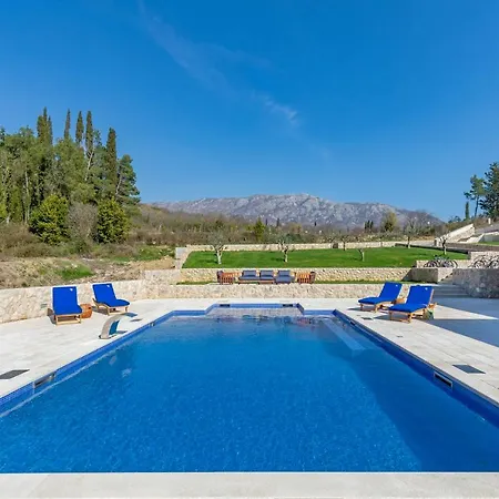 Villa Doline