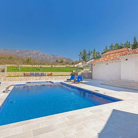 Doline Villa Gruda