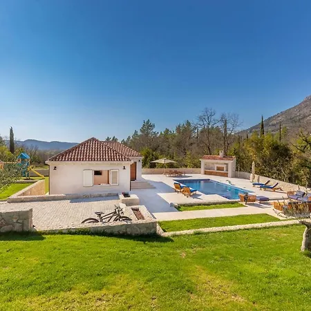 Doline Villa