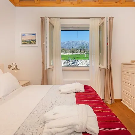 Doline Villa *