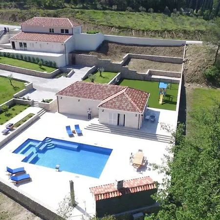 Doline Villa