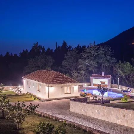 Villa Doline *