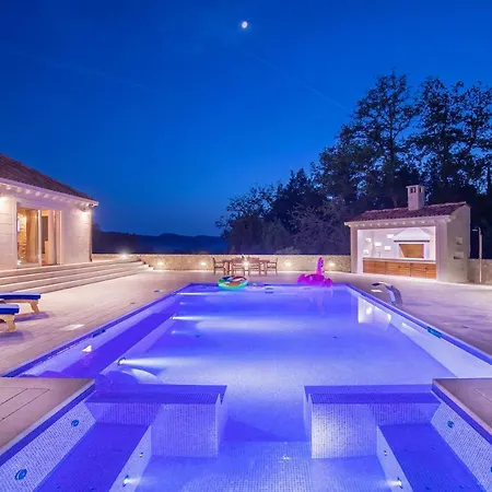 Doline Villa *